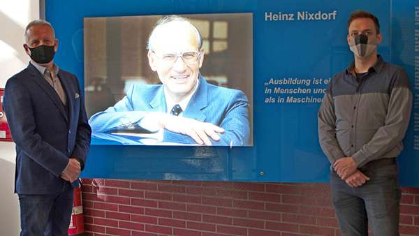 Heinz-Nixdorf-Preis 2020 OStD Gleißner mit dem ersten Preisträger Hr. Dennis Starke