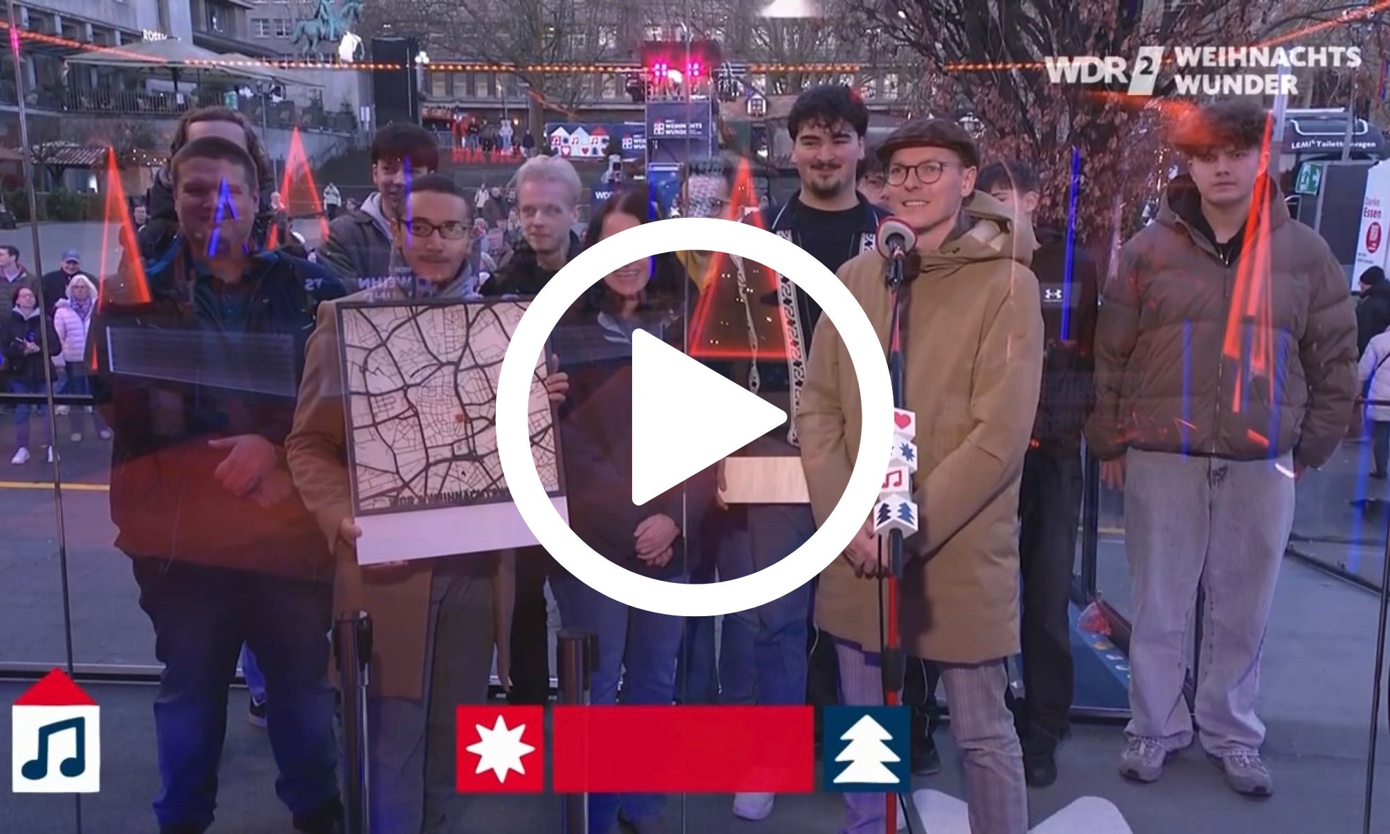 Spendenübergabe am Glashaus des WDR